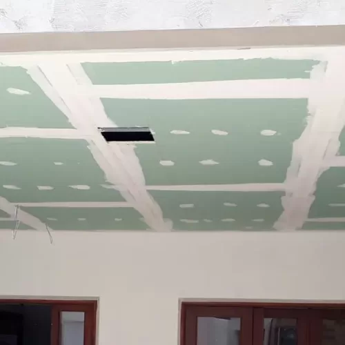 Forro de drywall resistente a umidade