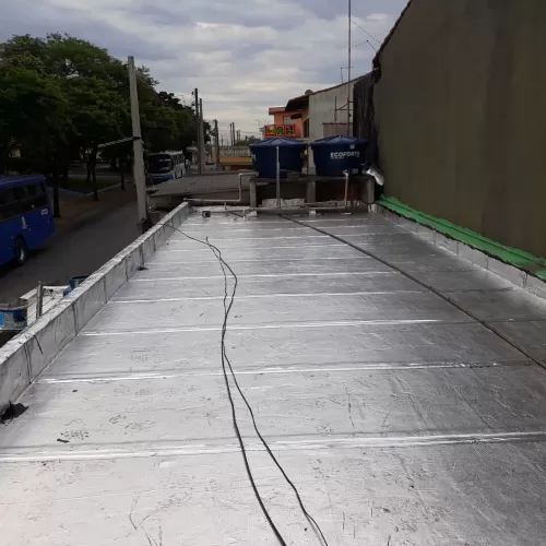 Impermeabilização de laje com manta aluminizada